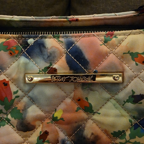 Betsey Johnsin Floral Quilted Weekender Bag - Picture 4 of 8